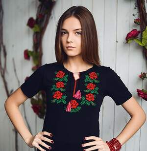 Футболка с вышивкой женская, короткий рукав №25